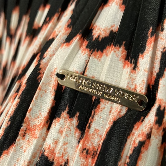 HOLIDAY DEAL! Crinkle Pleated Tank Blouse - Picture 6 of 6